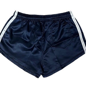 Sporty Retro Vibes: Gym & Workout Shorts for Runners, Boxers Bild 3
