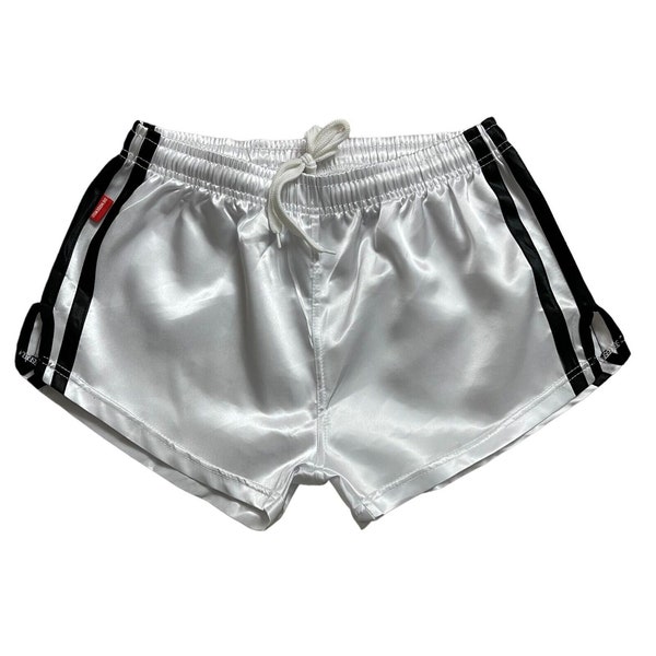 Bas de sport en satin brillant | Style Umbro classique | Shorts de sport et de bain de qualité | Look vintage brillant et vieilli