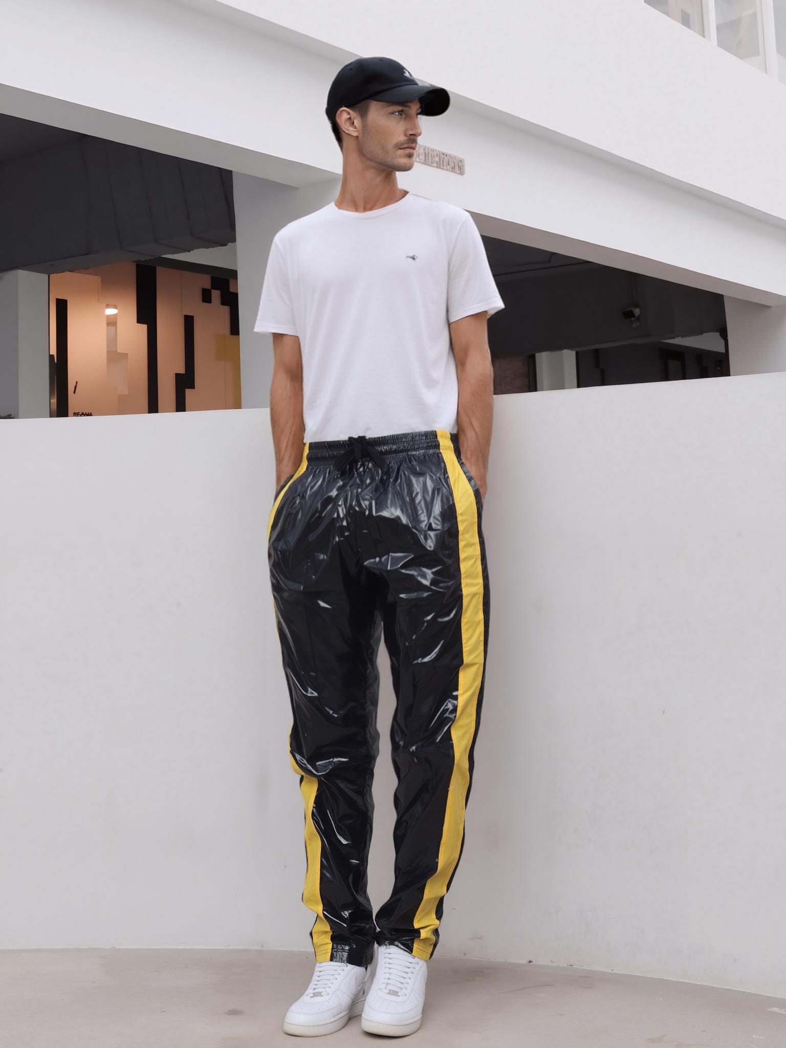 その他 VANQUISH YELLOW ON BLACK SWEATPANTS その他 VANQUISH YELLOW ON BLACK SWEATPANTS VANQUISH VQ