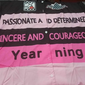 Plus Size!! Camiseta com estampa de letras rosa e preta, tamanhos 3xs, frete grátis!!