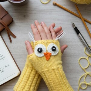 Livfull handgjord garnväska – Regnbågsvirkad väska – Axel- eller axelväska – Färgglad sommaraccessoar Owl