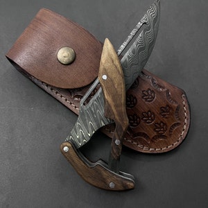 Coltello tascabile pieghevole con lama in Damasco personalizzato, custodia in pelle, regalo di caccia per uomo, regali da collezione per sposo, regalo per donna all'aria aperta, realizzato in Turchia