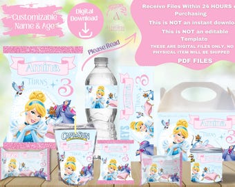 Könnte beinhalten: Eine Sammlung von Partyartikeln mit Cinderella-Motiv. Die Artikel umfassen Snackbeutel, Wasserflaschenetiketten und eine Tüte mit Leckereien, alle mit Cinderella-Illustrationen und dem Text "Amina wird 3".