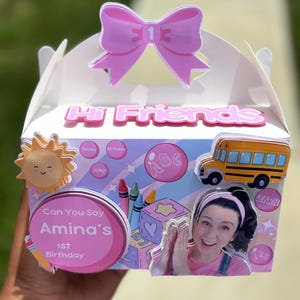 Caja a dos aguas 3D para maestros - Caja a dos aguas personalizada de la Sra. R - 3D - Caja a dos aguas para cumpleaños - Recuerdos de fiesta para pequeños - Caja a dos aguas - Caja a dos aguas de la Sra. R - Cumpleaños de niños pequeños