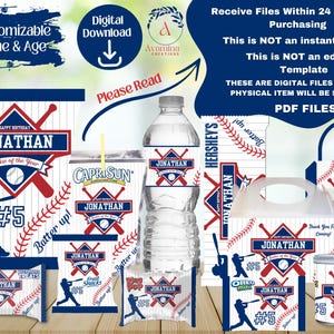 Könnte beinhalten: Eine Sammlung von Partyzubehör zum Thema Baseball, darunter Wasserflaschenetiketten, Süßigkeitenverpackungen und Tüten. Die Designs zeigen ein rot-weiß-blaues Farbschema mit Baseballschlägern, Bällen und dem Namen "Jonathan". Der Satz "Rookie of the Year" ist ebenfalls enthalten.