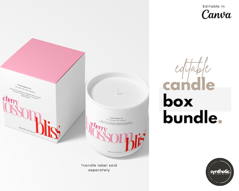 Pu&ograve; includere: Modello di mockup di scatola di candela modificabile in Canva. La scatola &egrave; bianca con un coperchio rosa e presenta il testo "cherry blossom bliss" in rosso e bianco. La candela &egrave; bianca con un'etichetta rossa e bianca che dice "cherry blossom bliss".