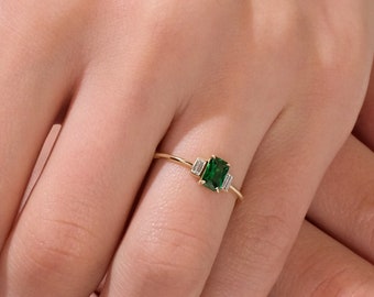Emerald Cut Emerald Simulant Diamond Ring, 14K Solid Gold Green Wedding Band, Unique Birthstone Band Gift, 3th Anniversary Three Stone Ring