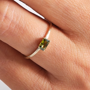 14K Solid Gold Emerald Cut Peridot Ring Rectangular Birthstone Rings Customizable Green Stone Ring for Women
