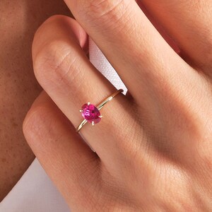 Oval Ruby Ring – 14K Solid Gold ❤️✨
This elegant oval ruby birthstone ring is crafted in solid gold and designed with a timeless solitaire setting. The rich red gemstone brings warmth, passion, and meaning to any look. Its slim, stackable band makes it perfect for daily wear—either on its own or paired with your favorite rings. A delicate and feminine piece for women who love classic ruby jewelry.