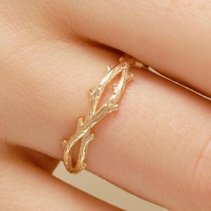 Curved Twig Ring Wedding Band, 14K Solid Gold Nature Inspired Twist Branch Leaf Ring