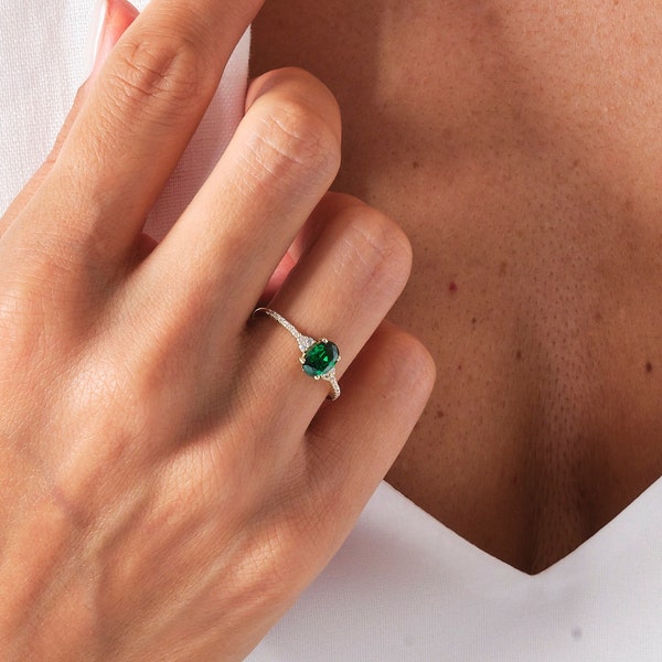 14K Gold Oval Cut Emerald Engagement Ring with Cluster Simulant Diamond, Personal Birthstone Cz Wedding Band, Custom Gemstone Bridal Jewelry