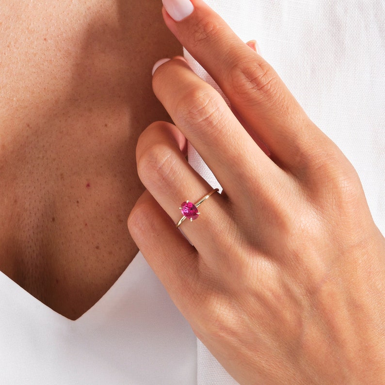 Oval Ruby Ring – 14K Solid Gold ❤️✨
This elegant oval ruby birthstone ring is crafted in solid gold and designed with a timeless solitaire setting. The rich red gemstone brings warmth, passion, and meaning to any look. Its slim, stackable band makes it perfect for daily wear—either on its own or paired with your favorite rings. A delicate and feminine piece for women who love classic ruby jewelry.