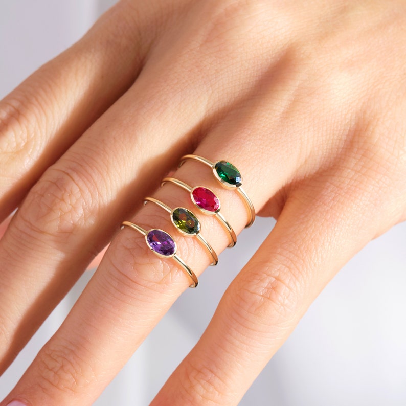 Oval Ruby Stacking Ring – 10K / 14K / 18K Solid Gold ❤️✨
A vibrant oval-cut ruby set on a slim gold band, perfect for stacking or wearing alone. This customizable birthstone ring is ideal for personalized gifts, bridesmaids, or celebrating special moments with a touch of elegance.