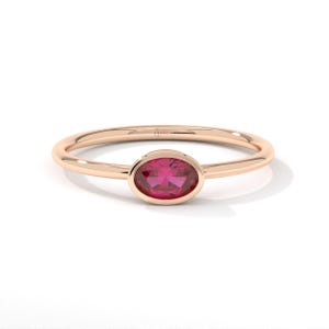 Oval Ruby Stacking Ring – 10K / 14K / 18K Solid Gold ❤️✨
A vibrant oval-cut ruby set on a slim gold band, perfect for stacking or wearing alone. This customizable birthstone ring is ideal for personalized gifts, bridesmaids, or celebrating special moments with a touch of elegance.