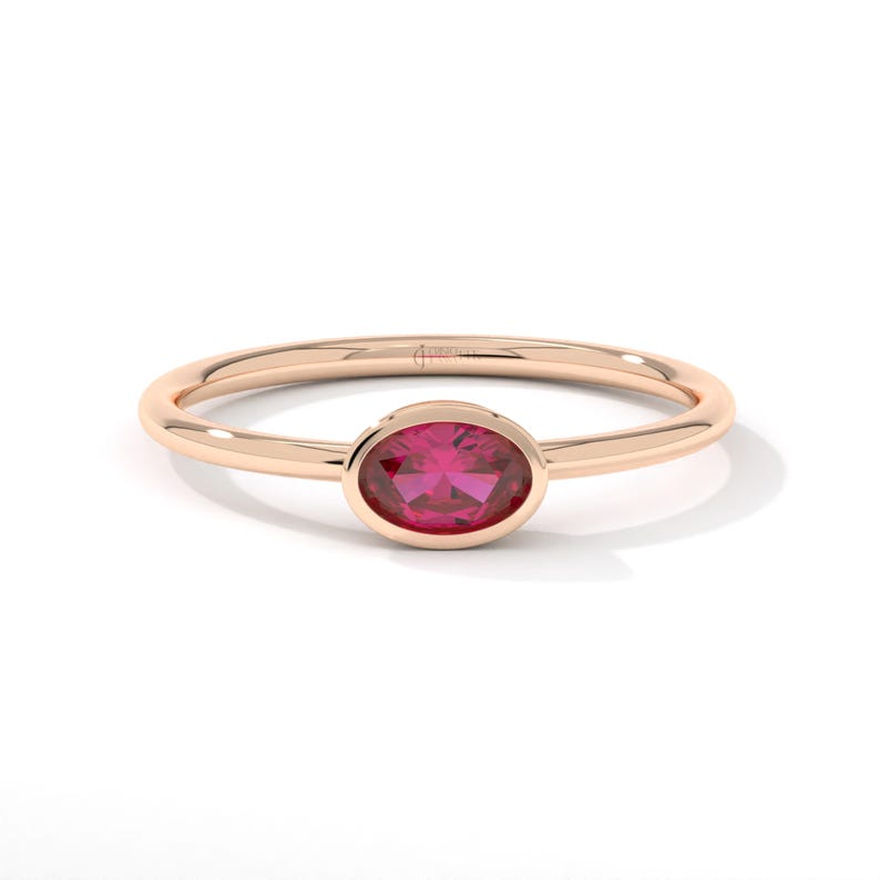 Oval Ruby Stacking Ring – 10K / 14K / 18K Solid Gold ❤️✨
A vibrant oval-cut ruby set on a slim gold band, perfect for stacking or wearing alone. This customizable birthstone ring is ideal for personalized gifts, bridesmaids, or celebrating special moments with a touch of elegance.