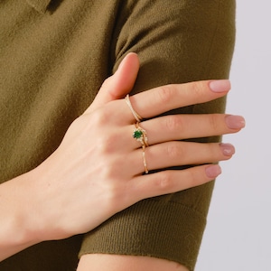 ✨ Criss Cross Diamond Ring | 14K Solid Gold Twisted Rope Band

Modern elegance meets timeless craftsmanship in this stunning Criss Cross Diamond Ring. Designed with a graceful X-shaped (criss-cross) silhouette and a textured twisted rope band, this ring blends minimalism with brilliance—perfect for everyday luxury and meaningful moments.