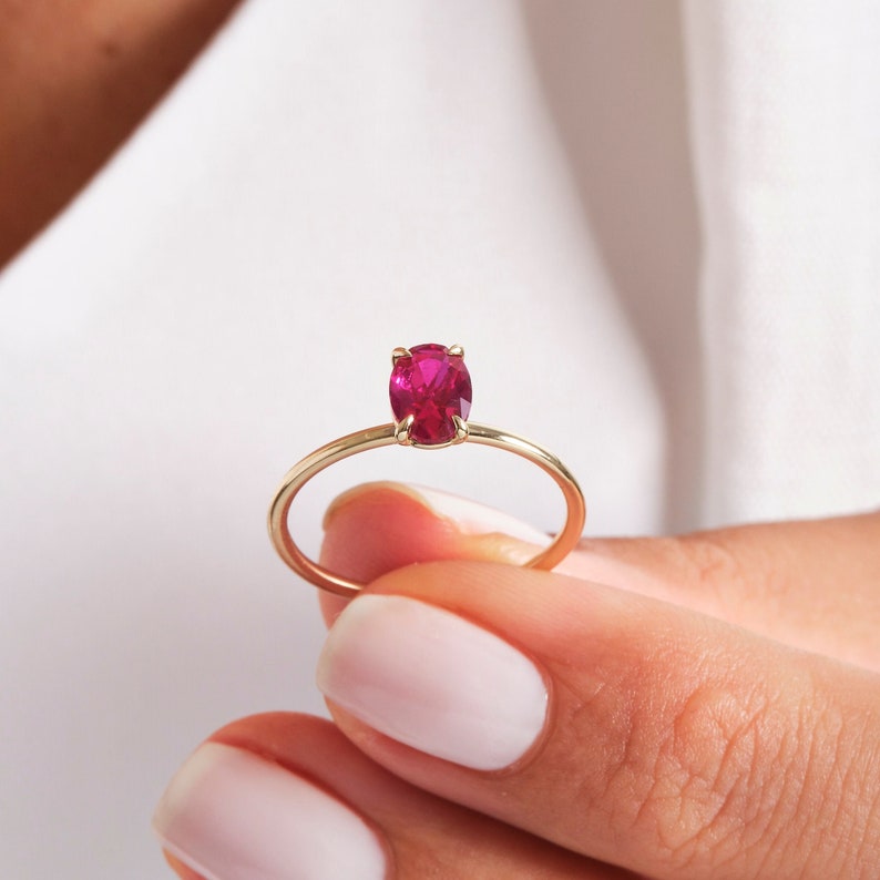 Oval Ruby Ring – 14K Solid Gold ❤️✨
This elegant oval ruby birthstone ring is crafted in solid gold and designed with a timeless solitaire setting. The rich red gemstone brings warmth, passion, and meaning to any look. Its slim, stackable band makes it perfect for daily wear—either on its own or paired with your favorite rings. A delicate and feminine piece for women who love classic ruby jewelry.