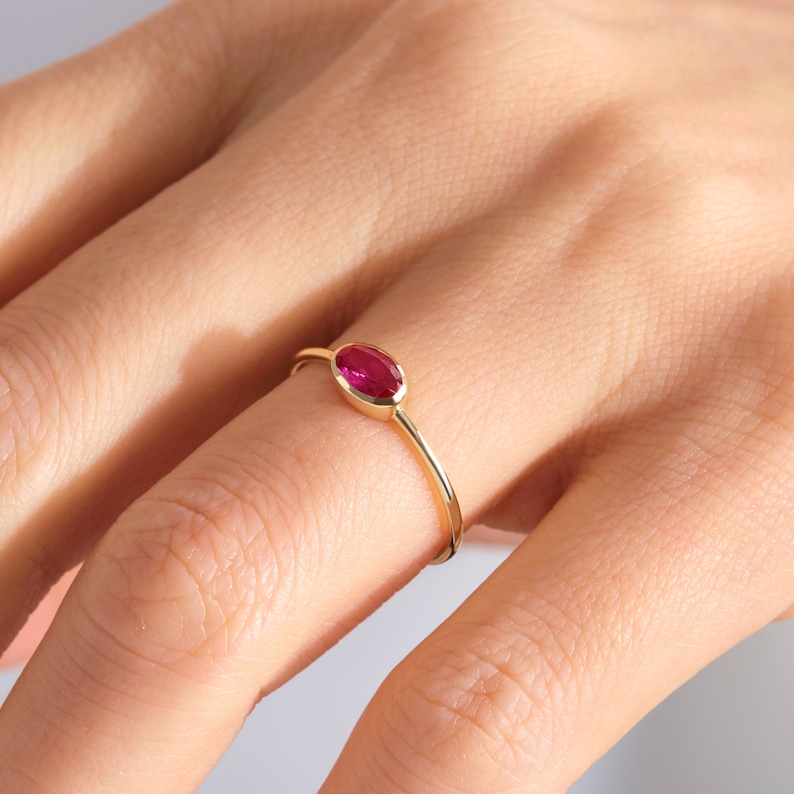 Oval Ruby Stacking Ring – 10K / 14K / 18K Solid Gold ❤️✨
A vibrant oval-cut ruby set on a slim gold band, perfect for stacking or wearing alone. This customizable birthstone ring is ideal for personalized gifts, bridesmaids, or celebrating special moments with a touch of elegance.