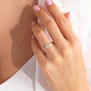 Vintage Style Floral Diamond Ring, 14K Gold Snowflake Flower Moissanite Wedding Rings