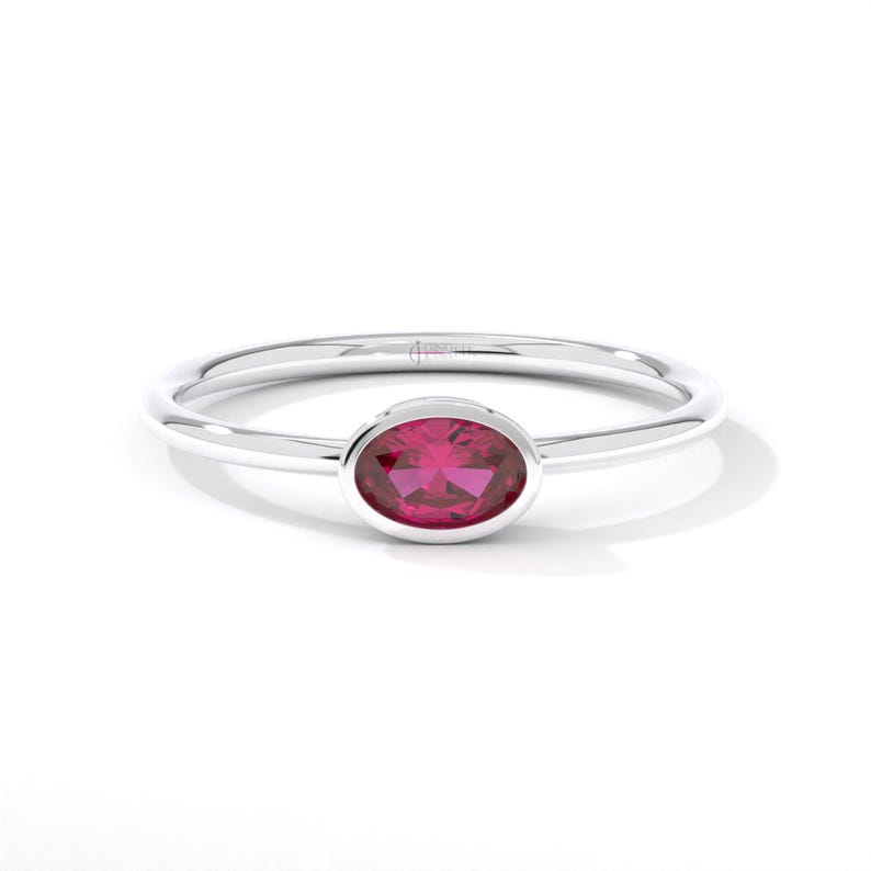 Oval Ruby Stacking Ring – 10K / 14K / 18K Solid Gold ❤️✨
A vibrant oval-cut ruby set on a slim gold band, perfect for stacking or wearing alone. This customizable birthstone ring is ideal for personalized gifts, bridesmaids, or celebrating special moments with a touch of elegance.