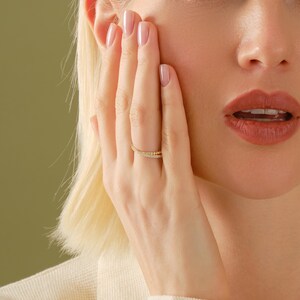 ✨ Criss Cross Diamond Ring | 14K Solid Gold Twisted Rope Band

Modern elegance meets timeless craftsmanship in this stunning Criss Cross Diamond Ring. Designed with a graceful X-shaped (criss-cross) silhouette and a textured twisted rope band, this ring blends minimalism with brilliance—perfect for everyday luxury and meaningful moments.