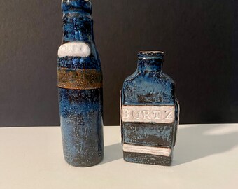 Botella de medicina y jarrón de botellas