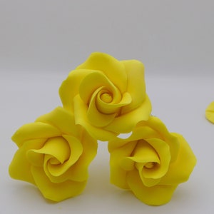 Set of 3 Small Yellow Fondant Roses, Gumpaste Cake Toppers, Flowers for Cake, Wedding Cake Topper, Roses for Cake, Handmade Sugarflowers