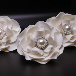 Set of 5 Fondant Flowers, White Fondant Flowers for Cake, Gumpaste Flowers for Wedding, Jeweled Center Flowers (Jewels subject to change)