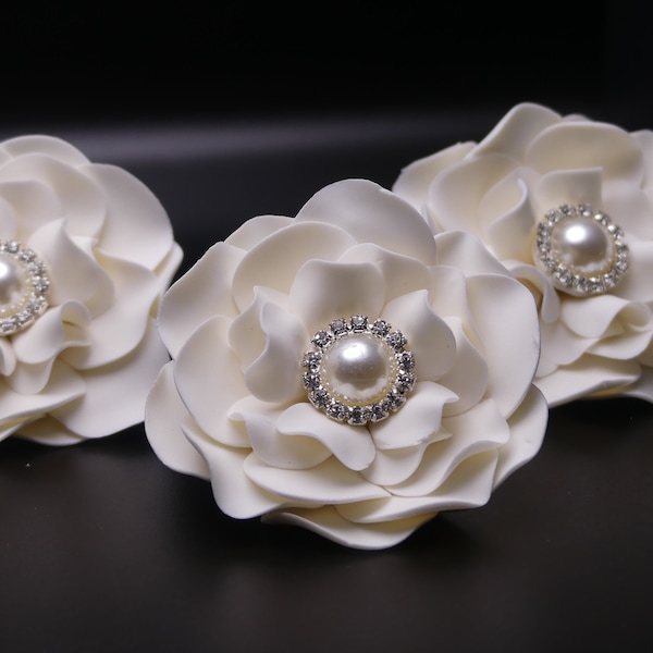 Set of 5 Fondant Flowers, White Fondant Flowers for Cake, Gumpaste Flowers for Wedding, Jeweled Center Flowers (Jewels subject to change)