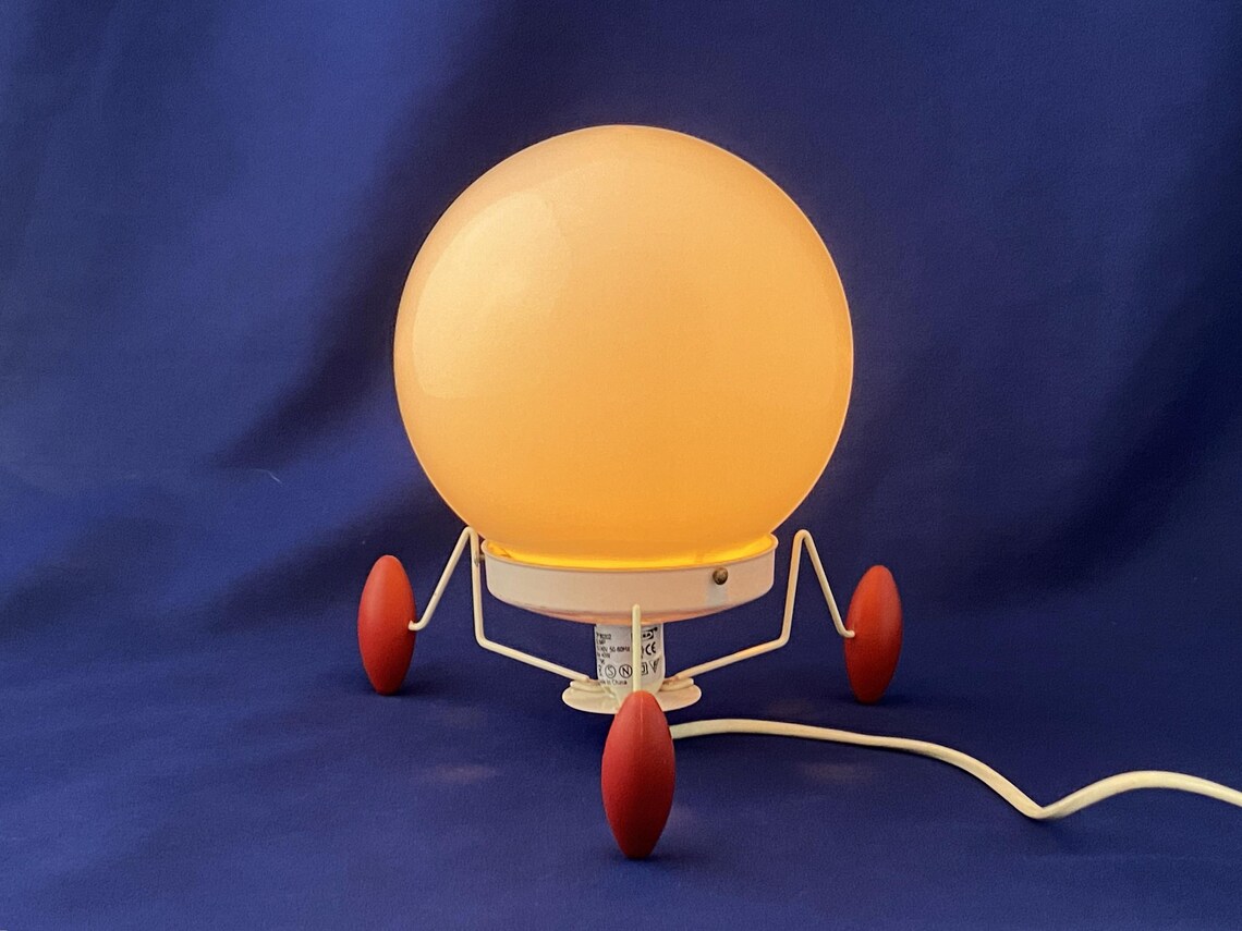 Converted Vintage Globe Glass Shade Tripod Table Lamp, foto 4 de 5