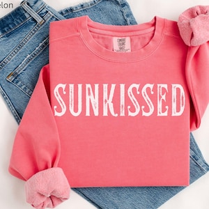 Comfort Colors Sunkissed Sweatshirt: Garment-Dyed Preppy Crewneck