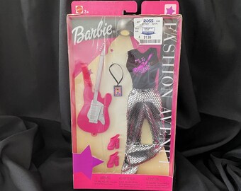 Mattel 2002 Barbie Fashion Avenue Set Rock Star Clothing Outfit Accessories Pink Silver New #56652