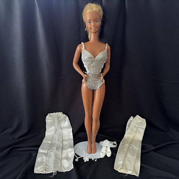 18 Inch Supersize Barbie w Original Clothes Accessories Superstar Era 70s by Mattel #9828 Unboxed