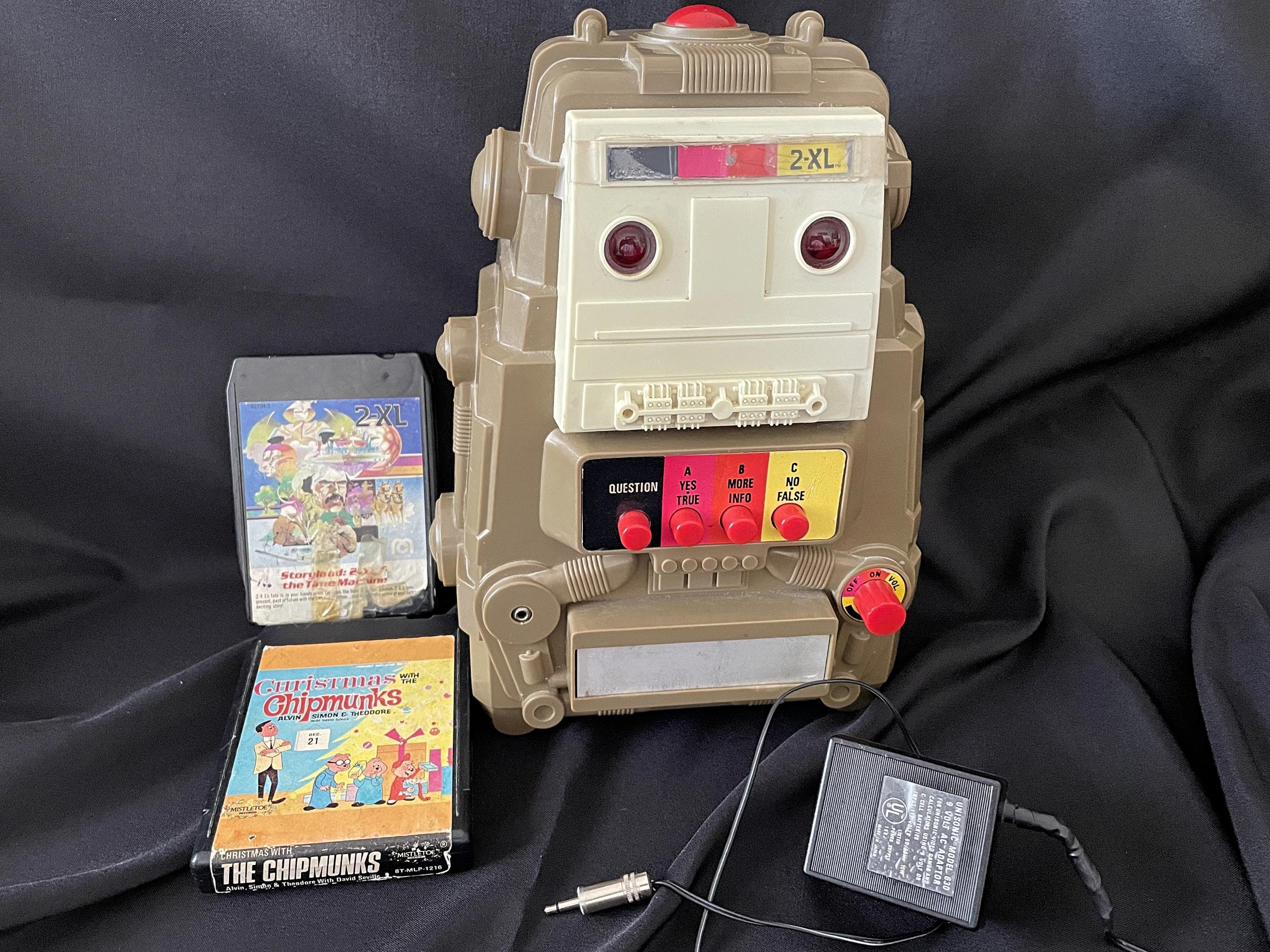 Vintage 80s Mego 2-XL Talking Trivia Interactive Robot Toy 8-track