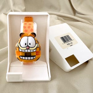 80s Garfield Interactive Face Quartz Digital Wristwatch in  display picture 1