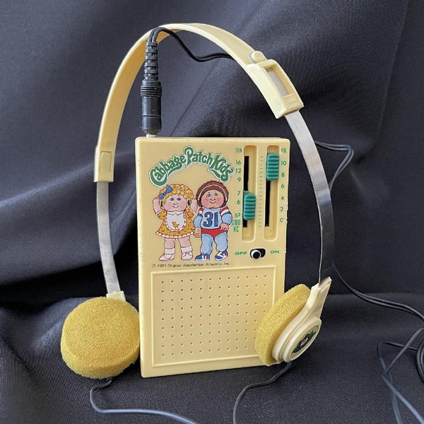 Child’s Cabbage Patch AM Transistor Radio with Original Headphones WORKS