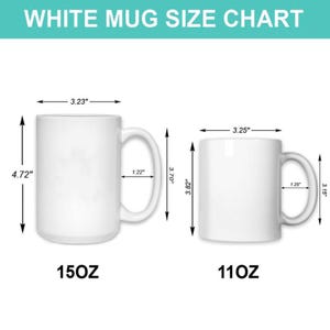 K&ouml;nnte beinhalten: Wei&szlig;e Becher-Gr&ouml;&szlig;entabelle mit Ma&szlig;en in cm. Die Tabelle zeigt zwei wei&szlig;e Becher: einen 15oz-Becher mit den Ma&szlig;en 12 cm H&ouml;he, 8,2 cm Breite und 9,4 cm Griffh&ouml;he und einen 11oz-Becher mit den Ma&szlig;en 9,7 cm H&ouml;he, 8,3 cm Breite und 8 cm Griffh&ouml;he.