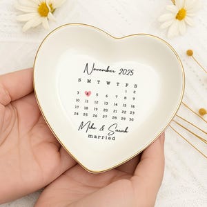 Personalized Married Ring Dish, Custom Wedding Jewelry Dish, Wedding Ring Holder, Bridal Shower Gift, Engagement Gift, Anniversary Gift