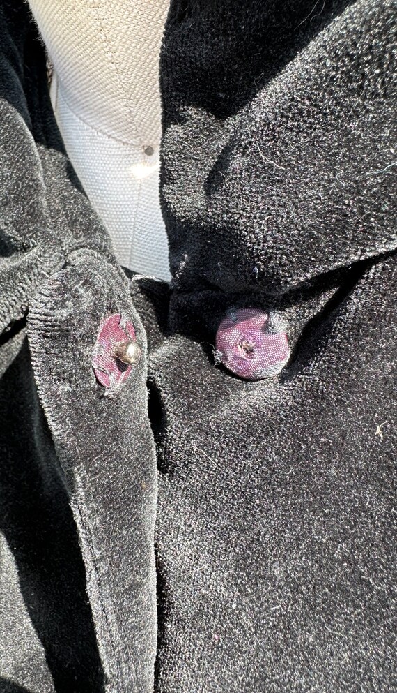 Vintage 1950's 1960's Black Velvet Cape - image 6