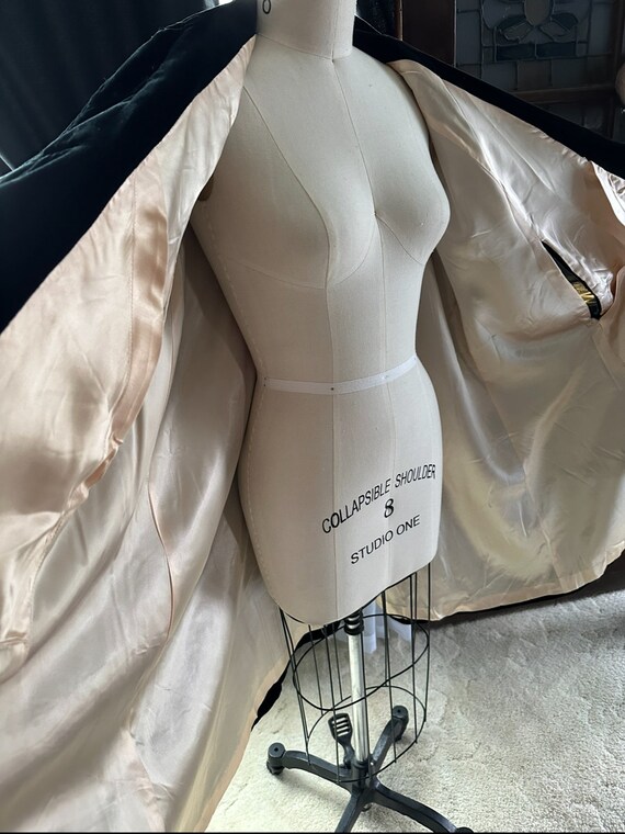 Vintage 1950's 1960's Black Velvet Cape - image 8