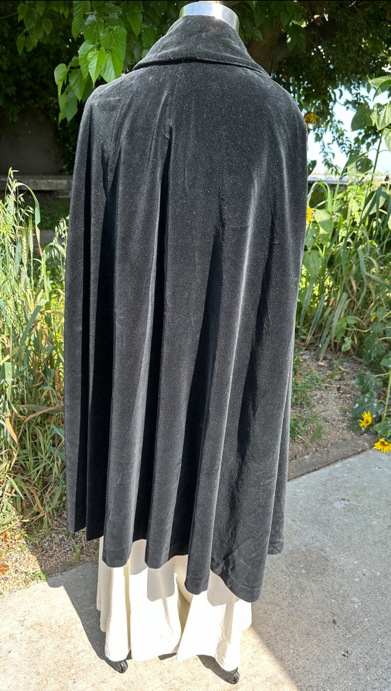 Vintage 1950's 1960's Black Velvet Cape - image 4