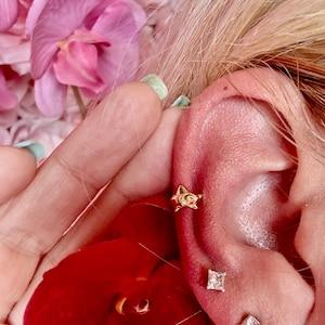 Dainty Phalaenopsis Ear Cuff • Cuff Gold Orchid Flower •  Minimalist Jewelry • No Piercing Needed • Ear Jewelry