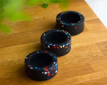 Juego de portavelas de terrazo con diseño de flores negras, decoración acogedora