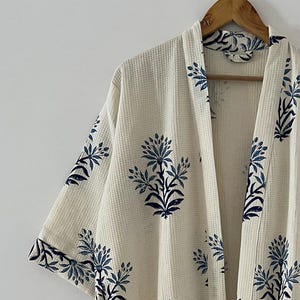 Personalized Cotton Waffle Robe: Elegant Floral Spa Robe