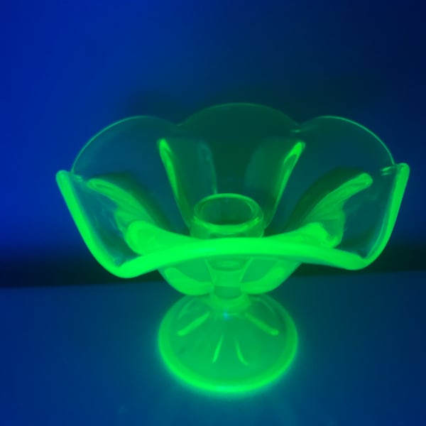 Vtg Viking Glass Epic 6 Petal Candle Holder Lime Vaseline Uranium Candlestick