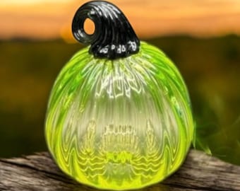 Uranium Vaseline pumpkin 4-6" halloween