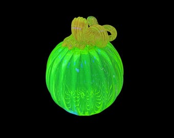 Uranium Vaseline pumpkin 4-6" halloween