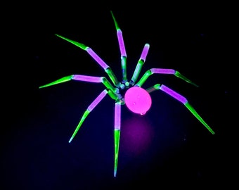 Rafael spider  size approx 1.75-2&quot;”  uranium glass Vaseline glass and pink glow
