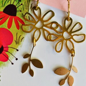 Gouden bloemenoorbellen