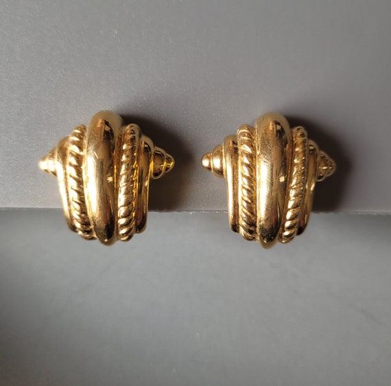 Fabulous Gold Colored Vintage MONET Clip On Earri… - image 1